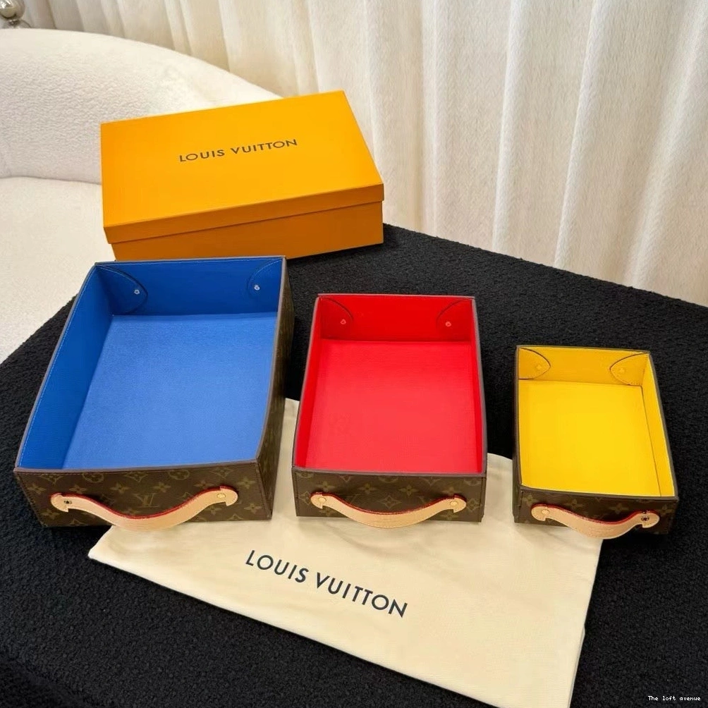CUSTOM HANDLE DESK LV TRAY WITH 0817